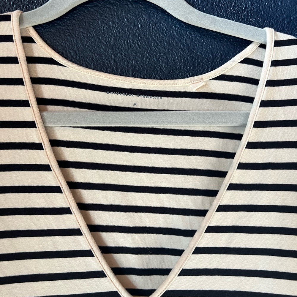 Universal Standard - V neck Geneva Dress- M (18/20) - Ecru/black stripe